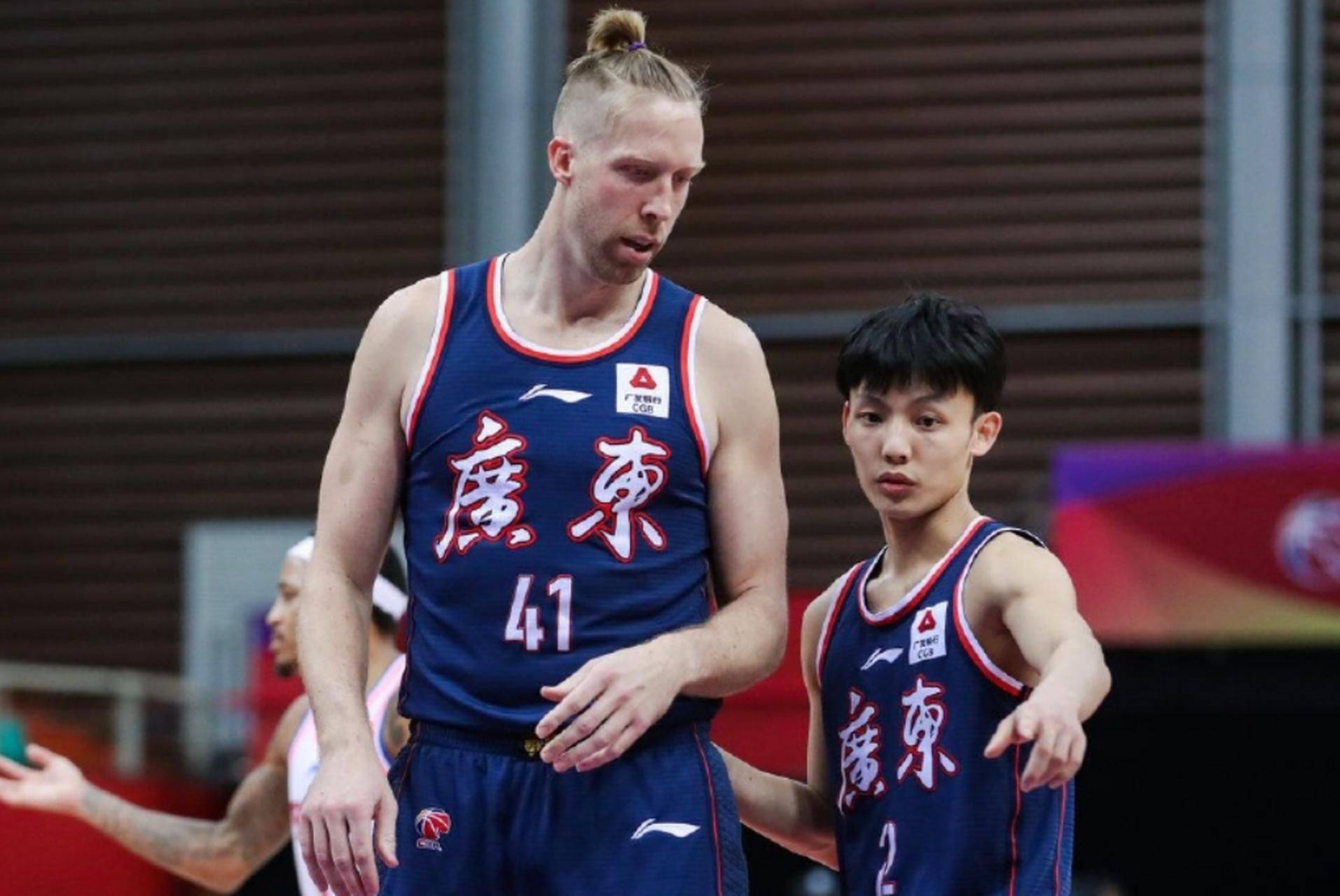 不是考辛斯,朱芳雨透露广东大外援目标,杜锋无奈签备胎_阶段_汉密尔顿