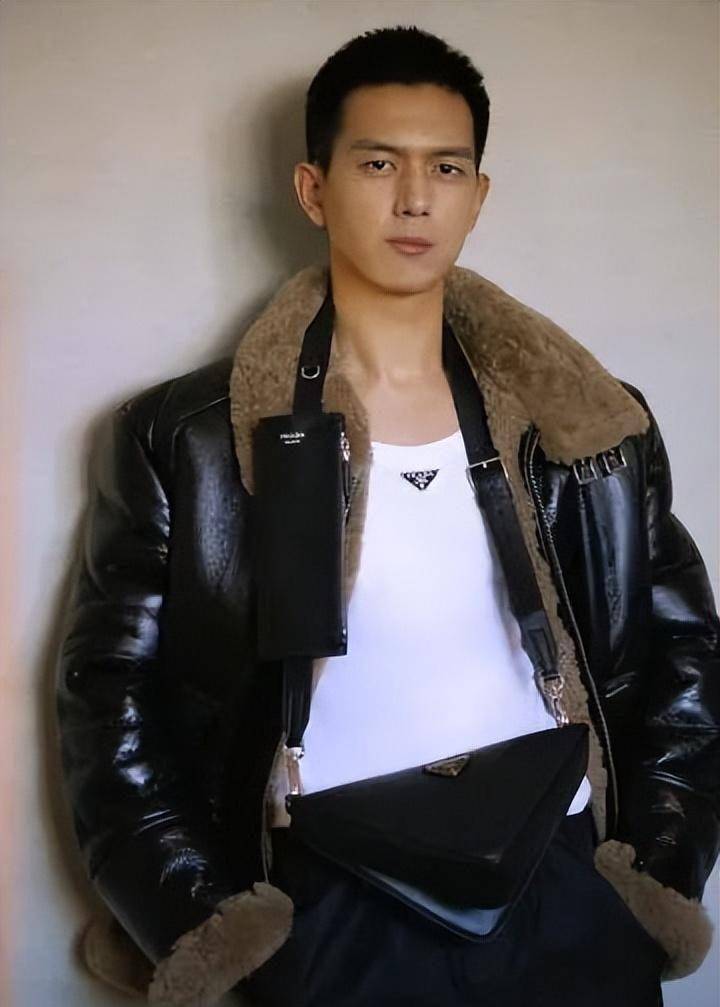 皮衣才是真正体现男性魅力的铠甲,白敬亭和李现这身怎么样?