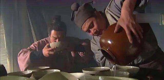 为什么古人吃完饭放下碎银子就走,店小二却从不清点,也不阻拦呢_银锭