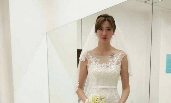 90后女篮队员嫁农村老公:身高2米撞门框,公婆:拆门换大的_梁天云_训练