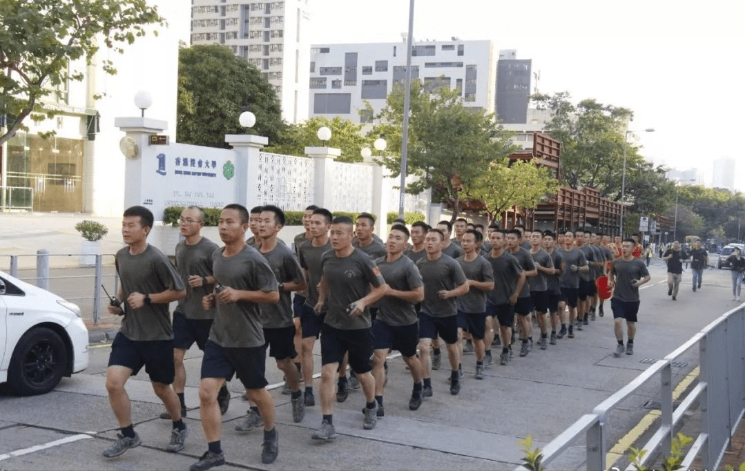 解放军驻港部队,到底有多神秘?_香港_军营_训练