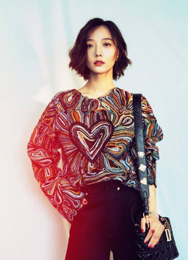 王珞丹剪波波头造型美呆了,颜值衣品飙升,34岁活出了24岁少女样_气质