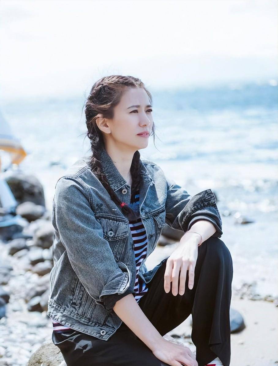 袁咏仪穿得很好!