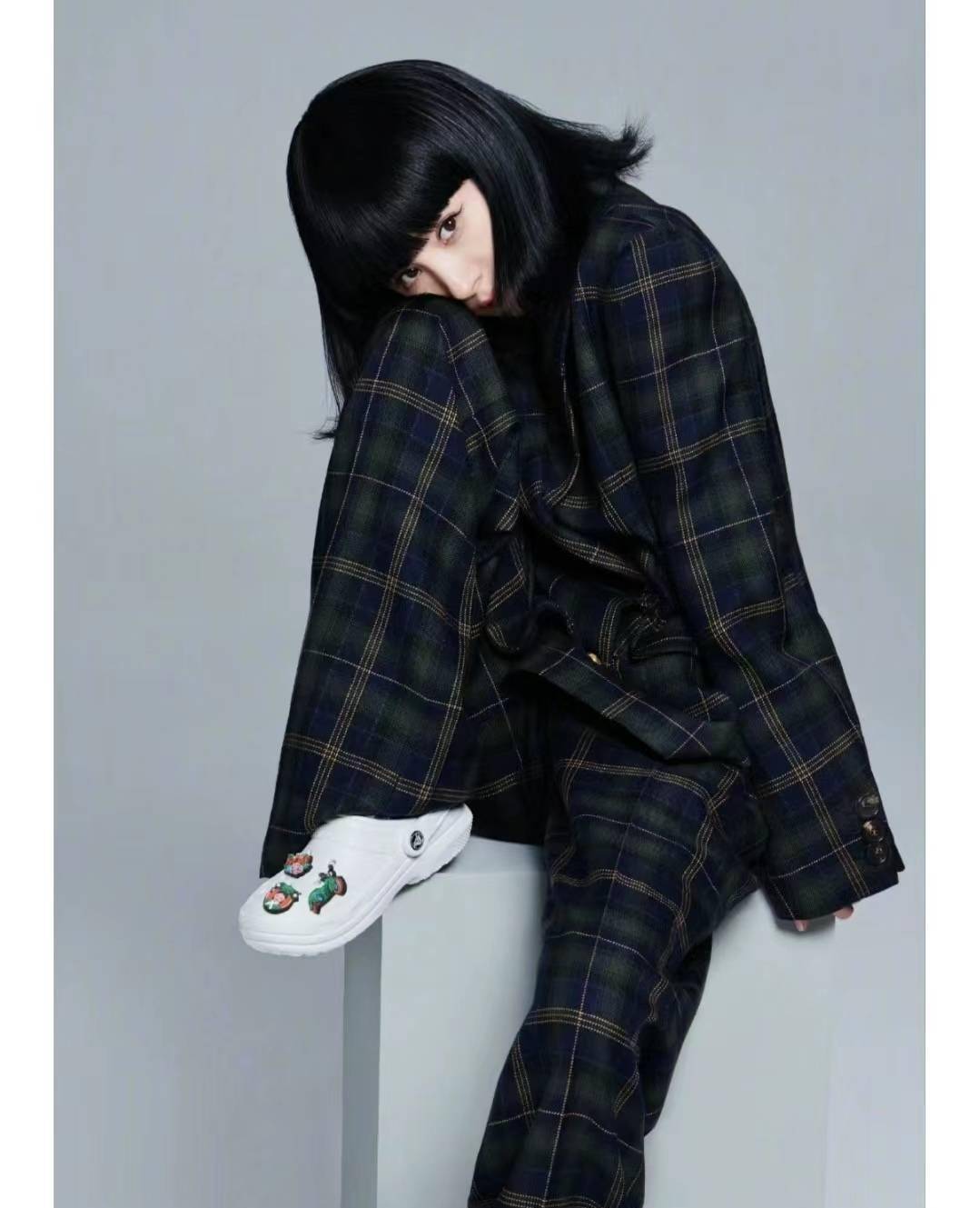 第七张图中的crocs是当时流行的时尚单品.