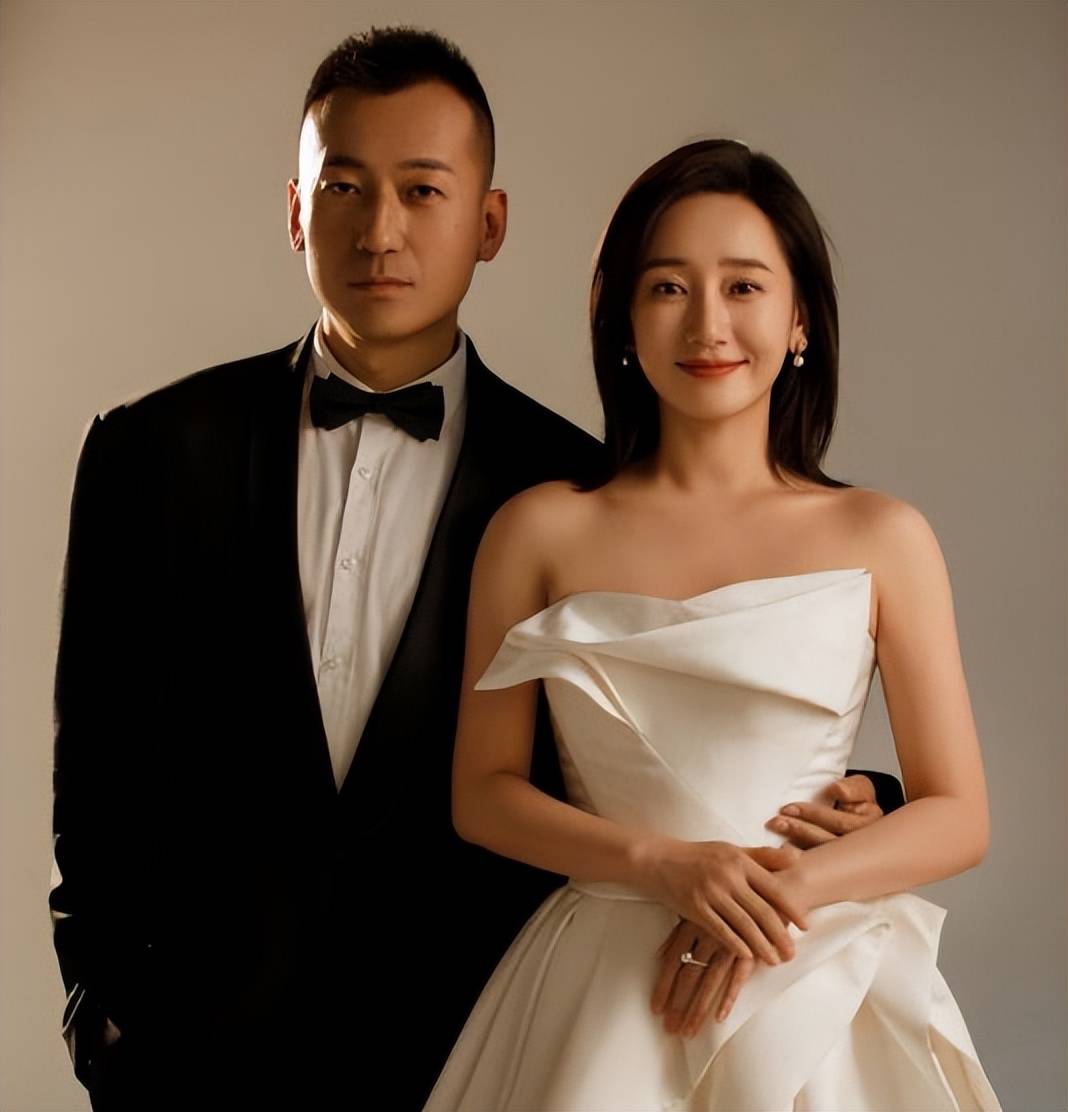 谭松韵得手捧花,黄晓明上台发言暴露真实人品!_婚礼_明星_什么