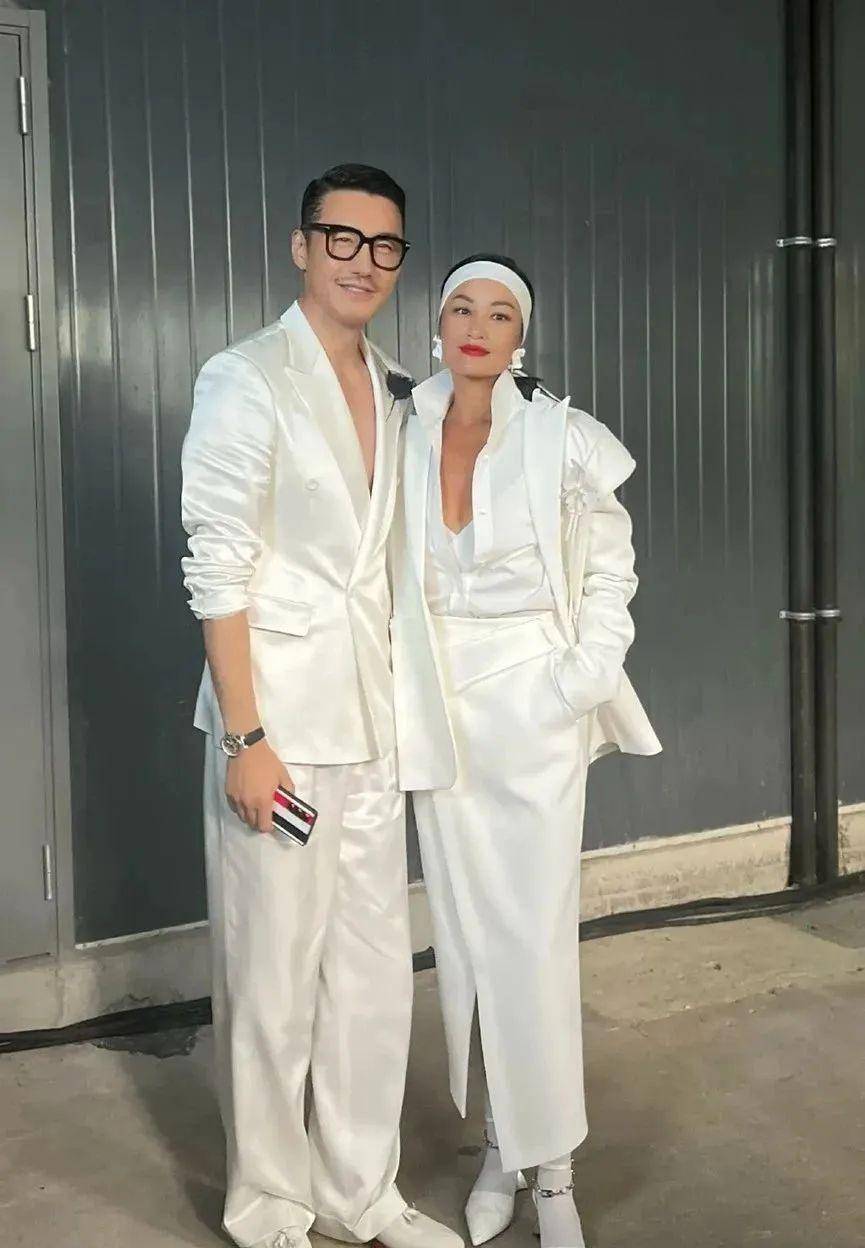 52岁瞿颖再现t台走秀惊艳了!