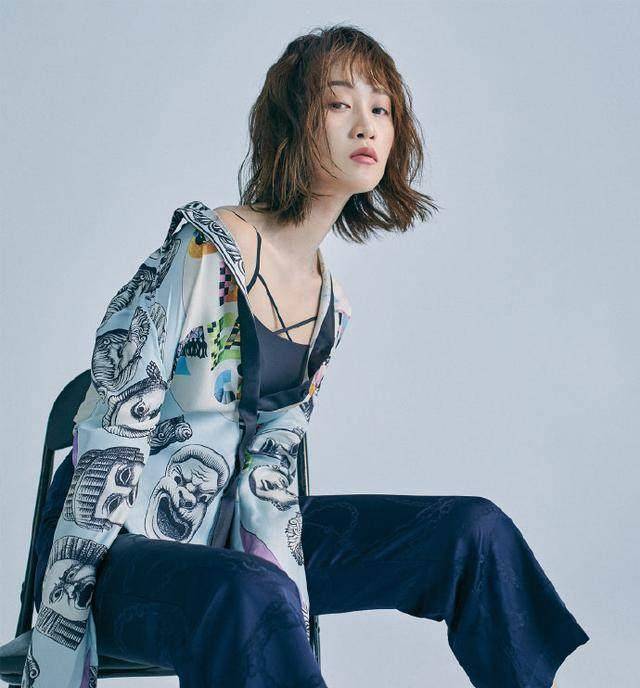 蓝盈莹就剪了摩卡卡波波头发型,衣服品味也上升了,秒变成小仙女_短发