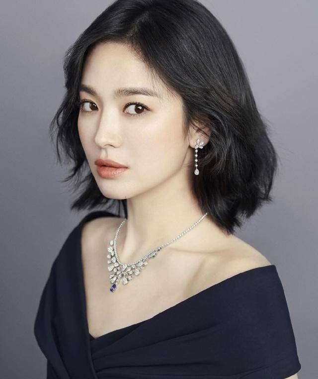 38岁宋慧乔又换"新"造型了,新款波波头短发时髦减龄,秒变18岁_发型