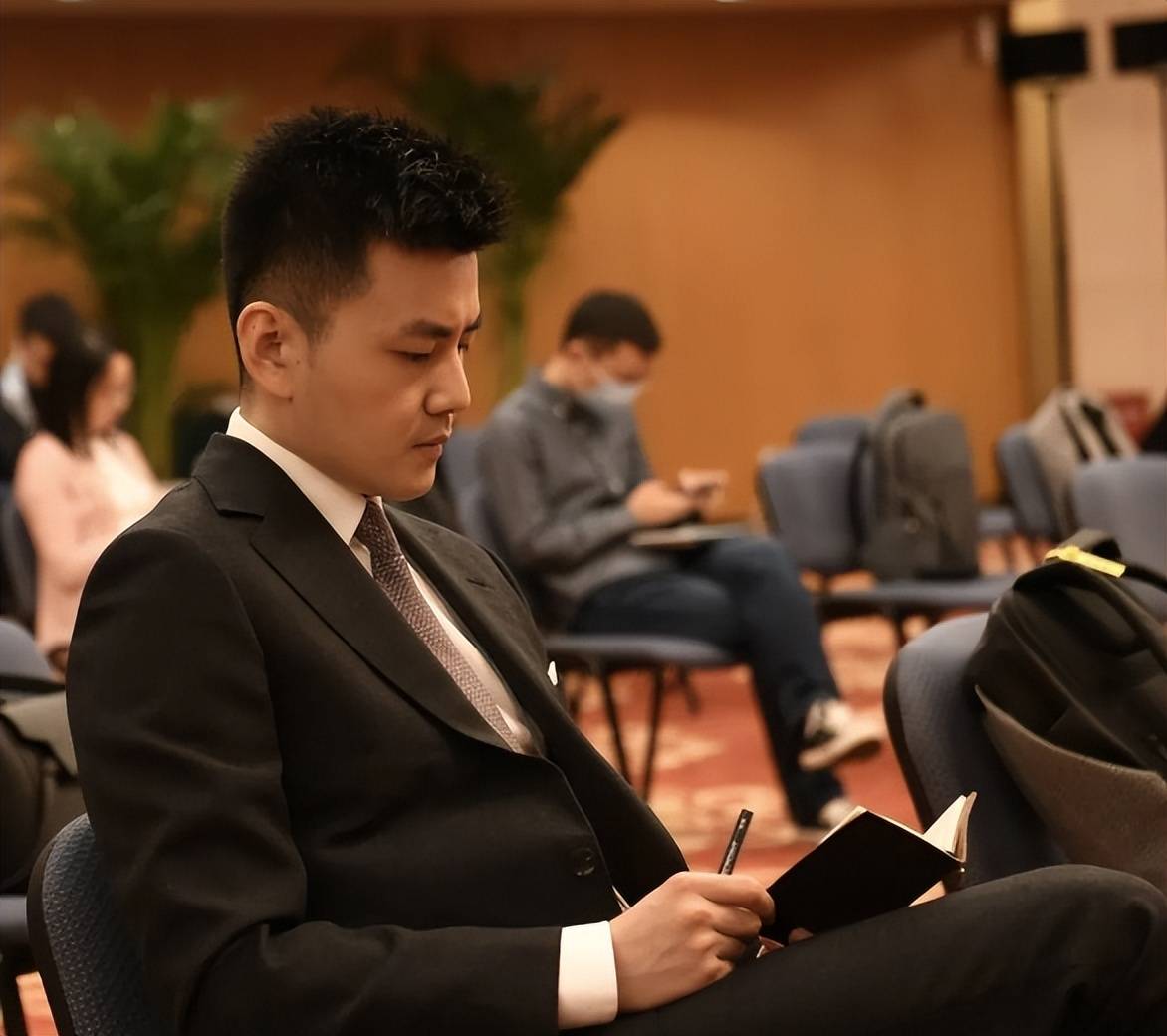 严於信:不再仅仅是播音员,首次以"播音部制片人"头衔接受专访_工作