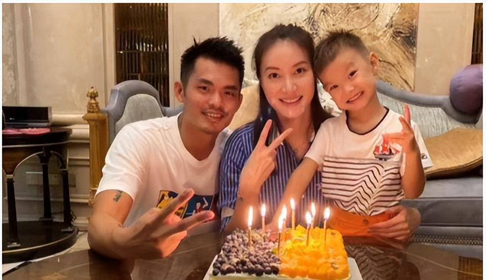 让李泽楷不顾梁洛施,她长成这样到底有啥魅力_赵雅淇_高虎_妻子