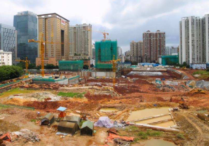 湖南有位"倒霉"的钉子户,苦熬12年,向开发商索要三倍赔偿无果_进行了