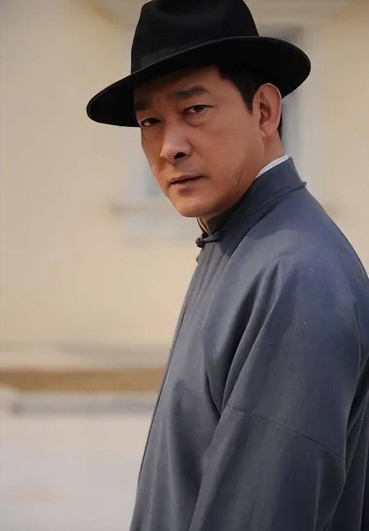 半年后,导演尤小刚才在微博上宣布了他的去世消息,令无数影迷震惊和