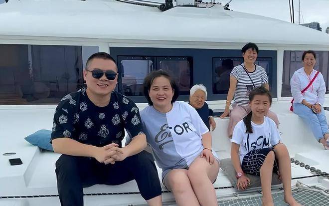 一直"装傻充愣"的岳云鹏,已经走上了一条不归路?_相声_人们_观众