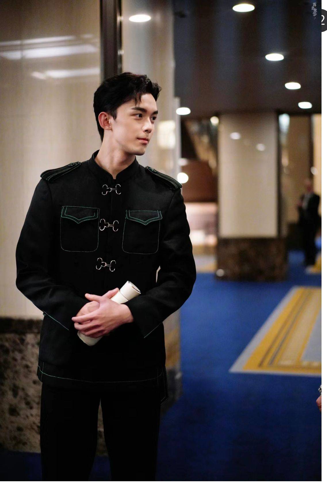 吴磊今日机场穿搭一则|性张力爆棚_选择了_气质_感觉