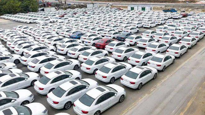 网约车司机收入下滑,专家提醒需警惕经营者操纵市场,说到重点了