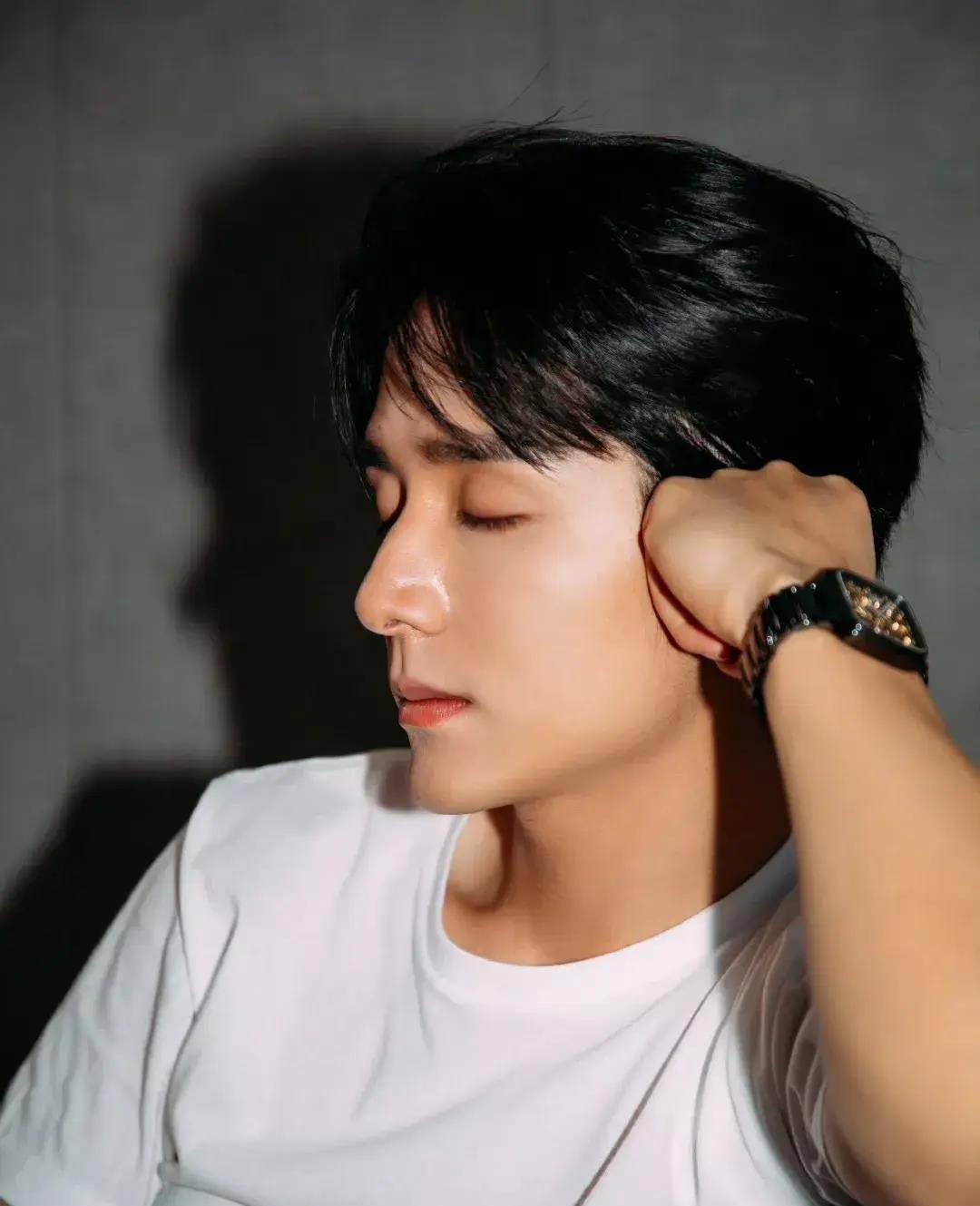 19娱乐瓜:王一博肖战李现吴磊罗云熙谭松韵张新成李沁曾舜晞_商务_好