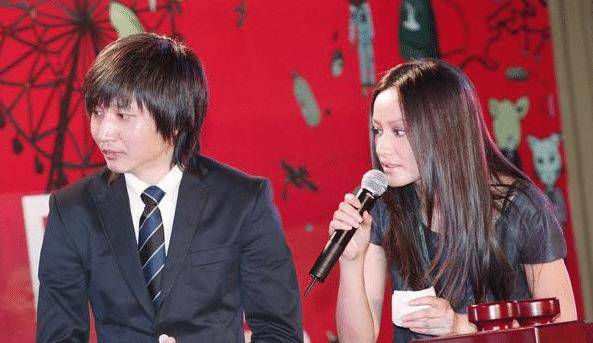 在张亚东的影响下,瞿颖也放弃了结婚的想法.