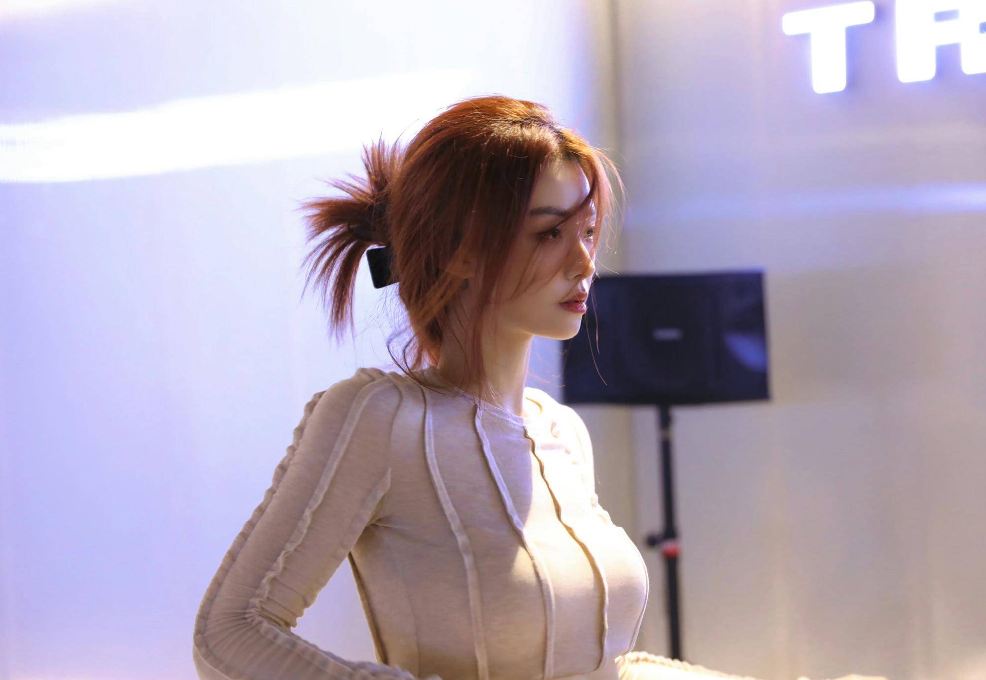 完美身材的诱惑!喻言凹凸的曲线就像一件艺术品,令人惊叹!