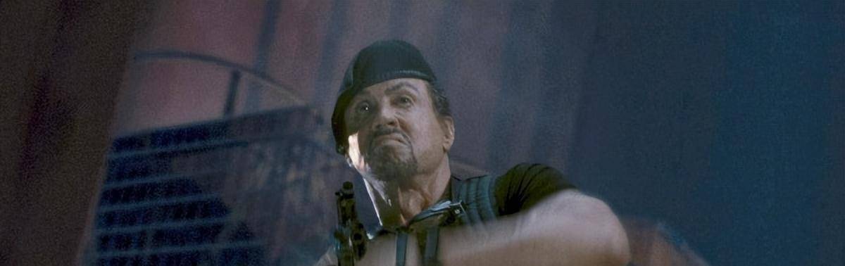 网罗了中国好莱坞许多硬汉的《敢死队》中出现了哪些武器_mm_史泰龙