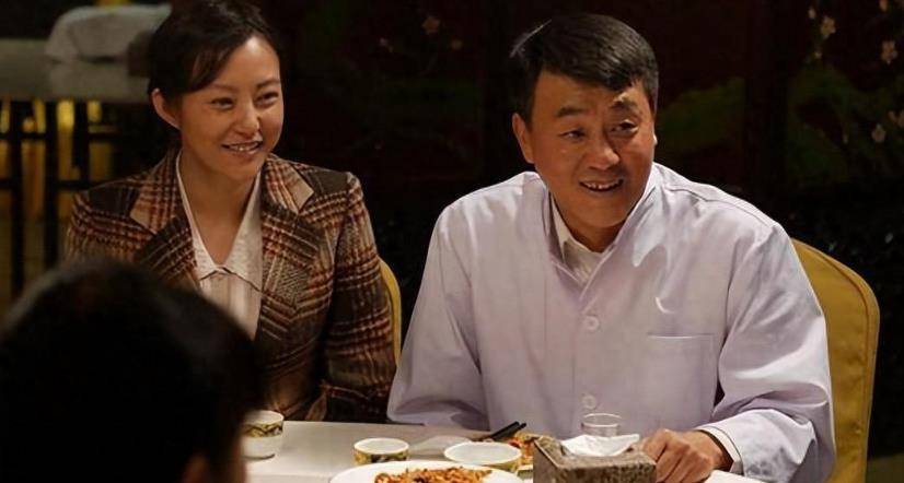 演员魏小军:40岁走红,45岁就"消失",如今新身份露面惊艳众人_表演
