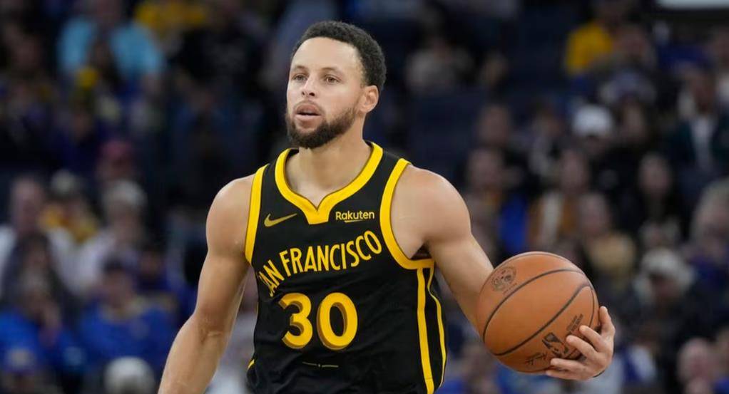 新赛季至今,同样打11场,库里得到338分,杜兰特331分,詹姆斯呢_得分_三