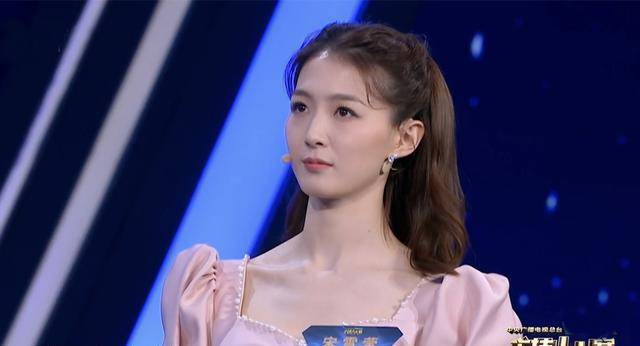 主持人大赛:张靓婧强势晋级,贺熠坤成黑马,5进1抢