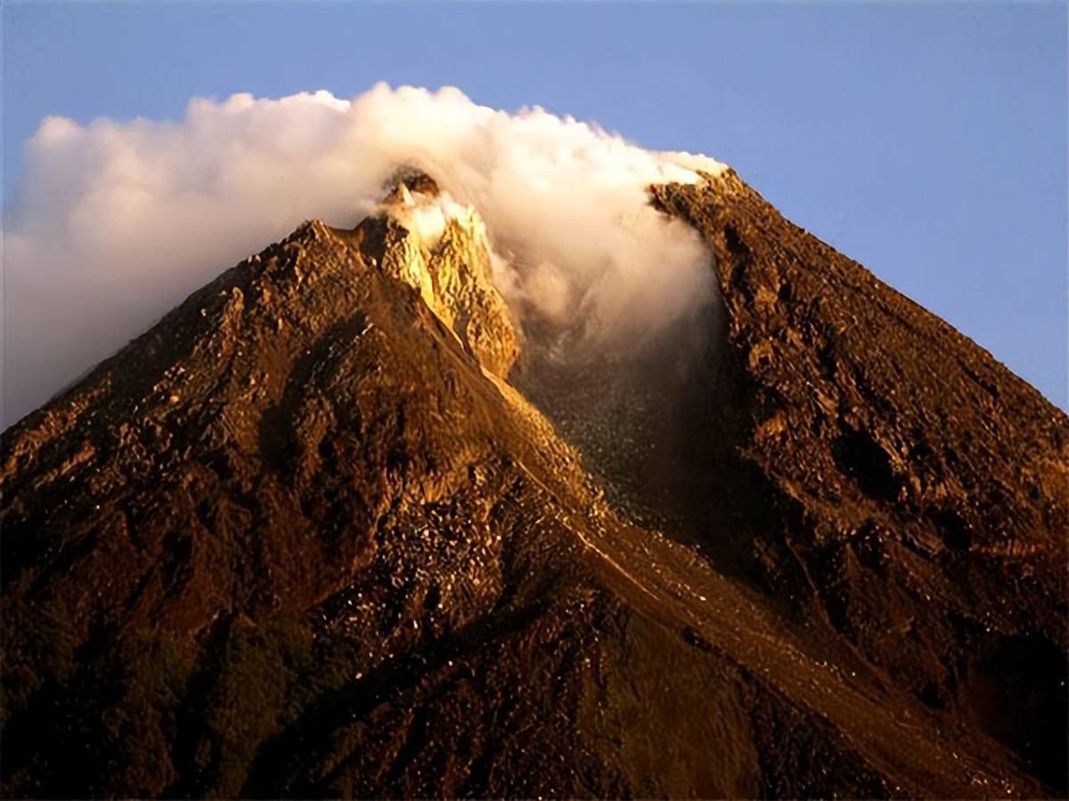 烏拉旺火山發生普林尼型大噴發,灰柱已高達15公里,今年會變冷嗎_全球