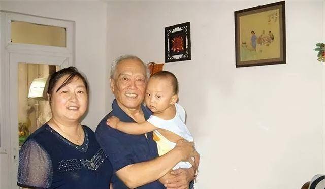 70岁和妻子离婚,娶30岁保姆生下儿子,父亲笑开了花!_季羡林_季承_父子