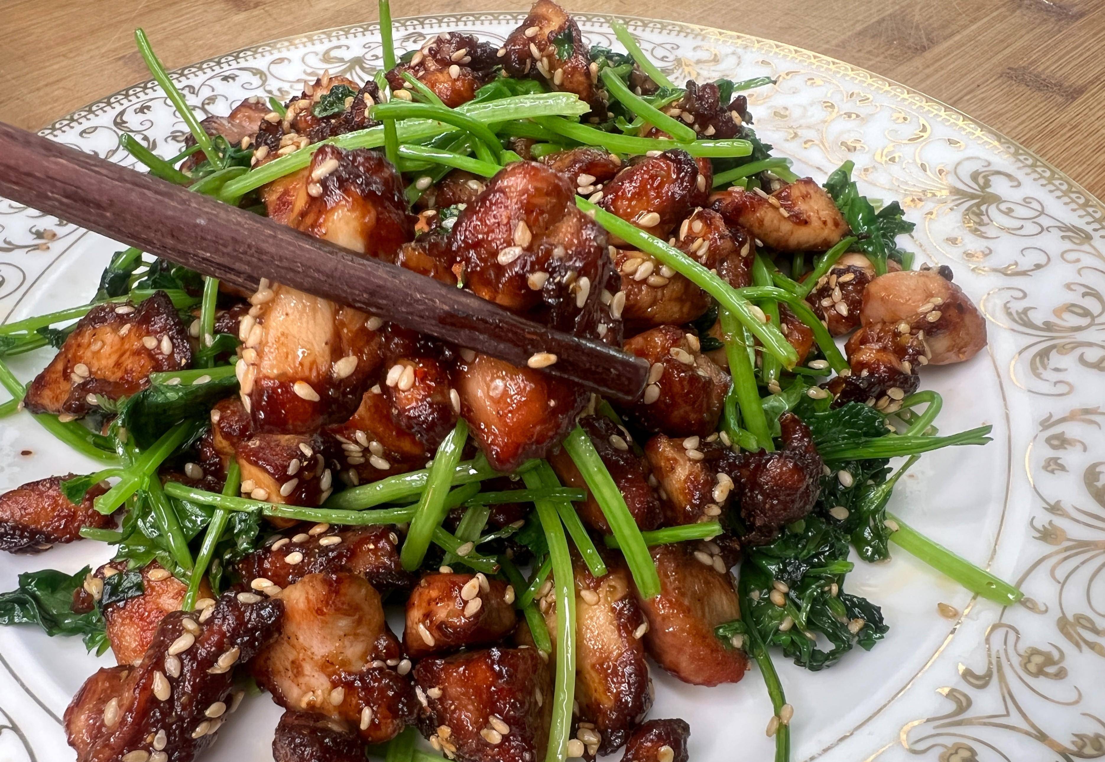 孜然鸡腿肉的家常做法,不用过油炸制,这样做焦香可口,太好吃_香菜