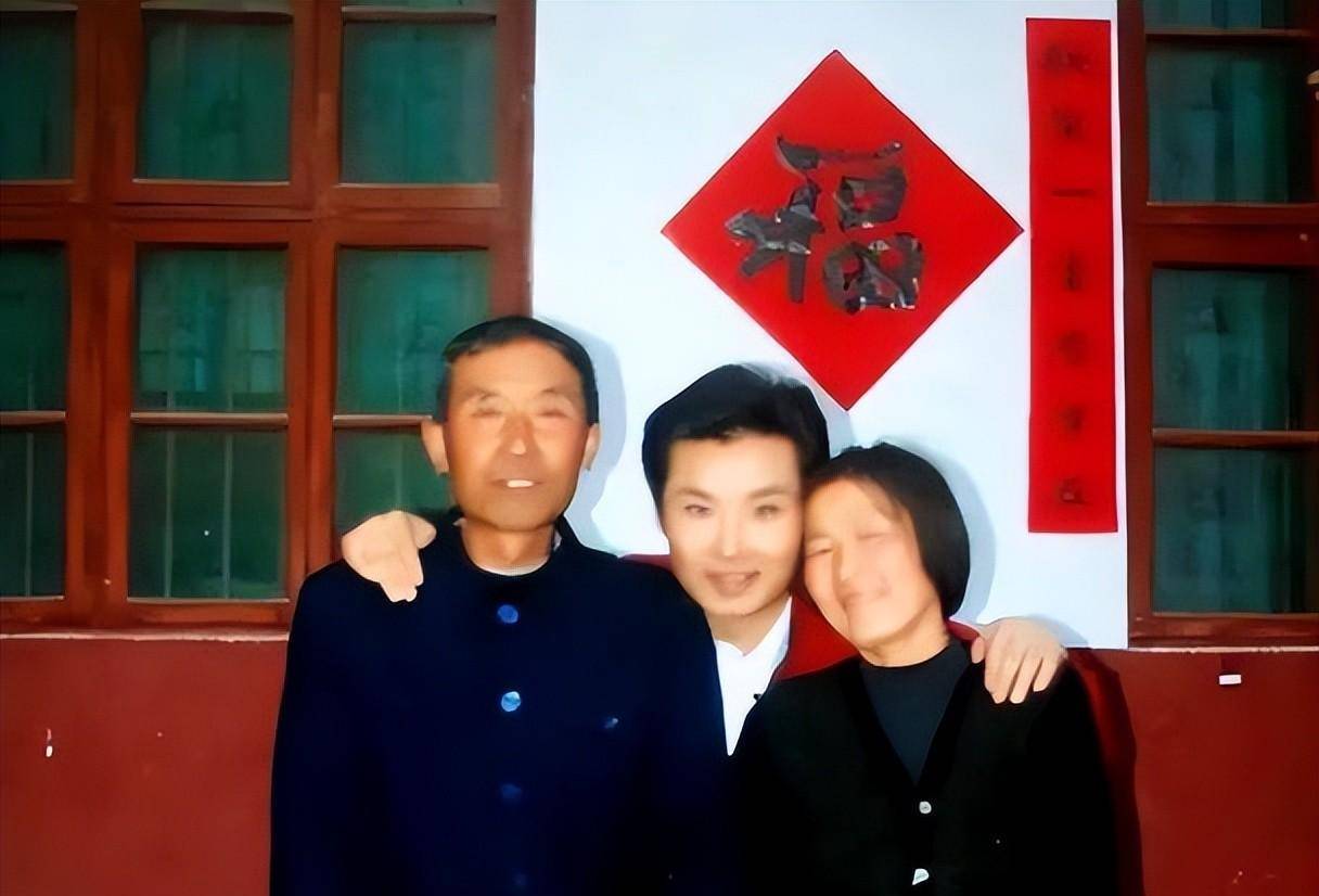 刘和刚:成名后把岳父母接到豪宅伺候,却让亲生父母去种郊区田!