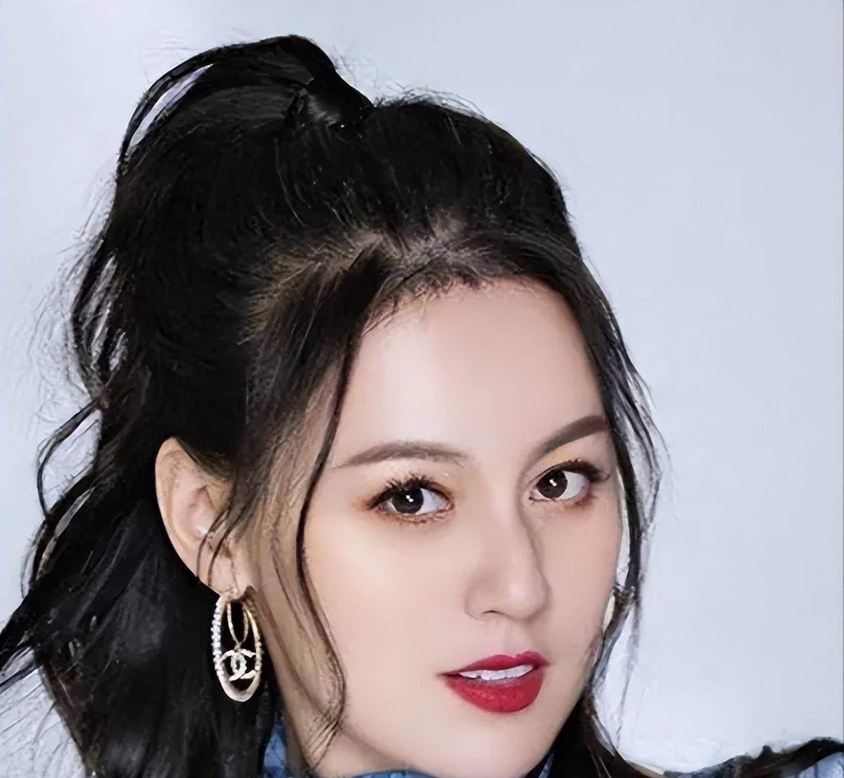 中年离婚后的唐艺越发的魅力四射!_梦想_音乐_生活