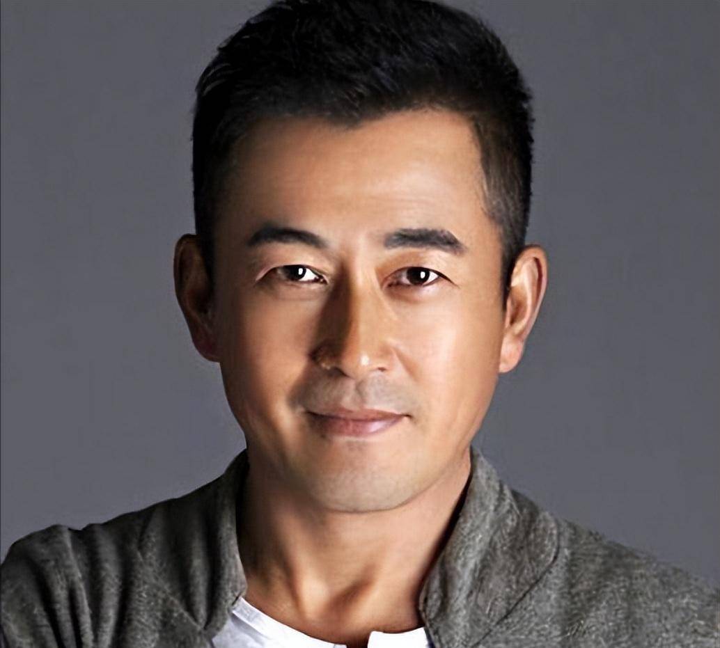 演员王志飞:一生愧对聋哑父母,骂前妻儿子没出息,竟是激将法_张歆艺