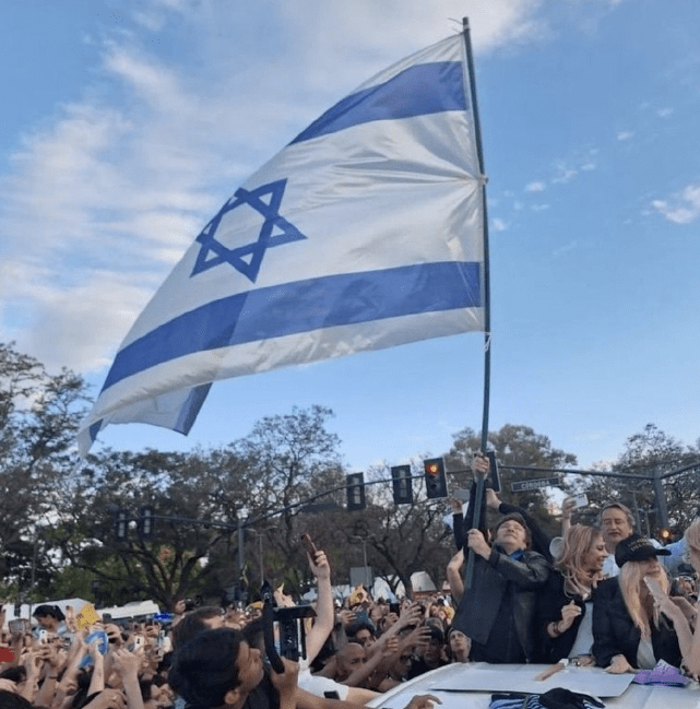 米莱是以色列的坚定支持者,甚至说要皈依犹太教.