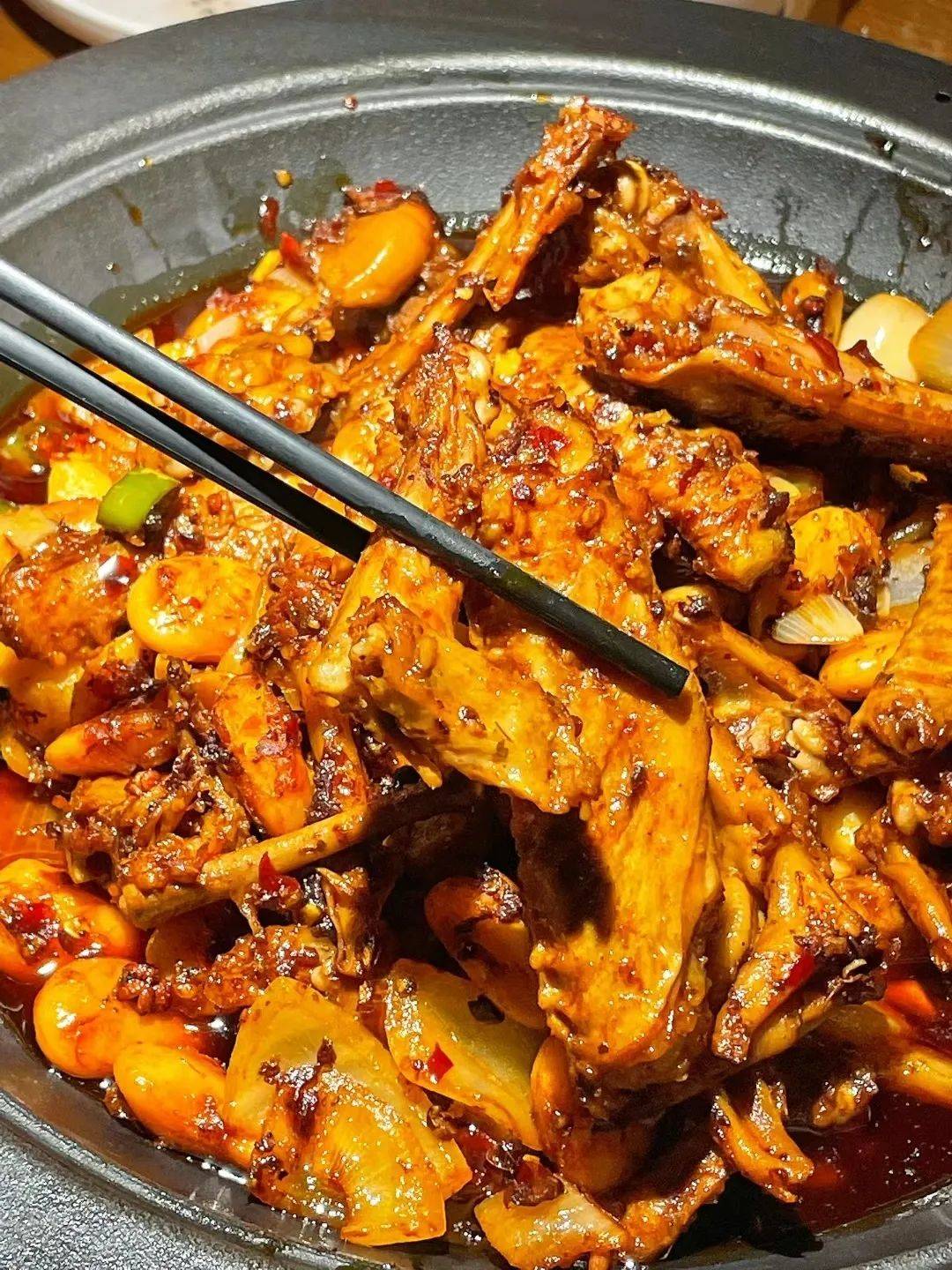 唯唯豆奶99六月雪不少绵阳人从小吃到大的老牌干锅店,他家几乎每