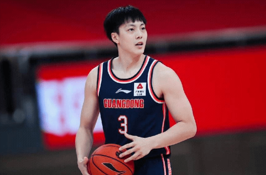 胡明轩在第一阶段的表现相当出色,又找回了当年拿总决赛mvp时的自信