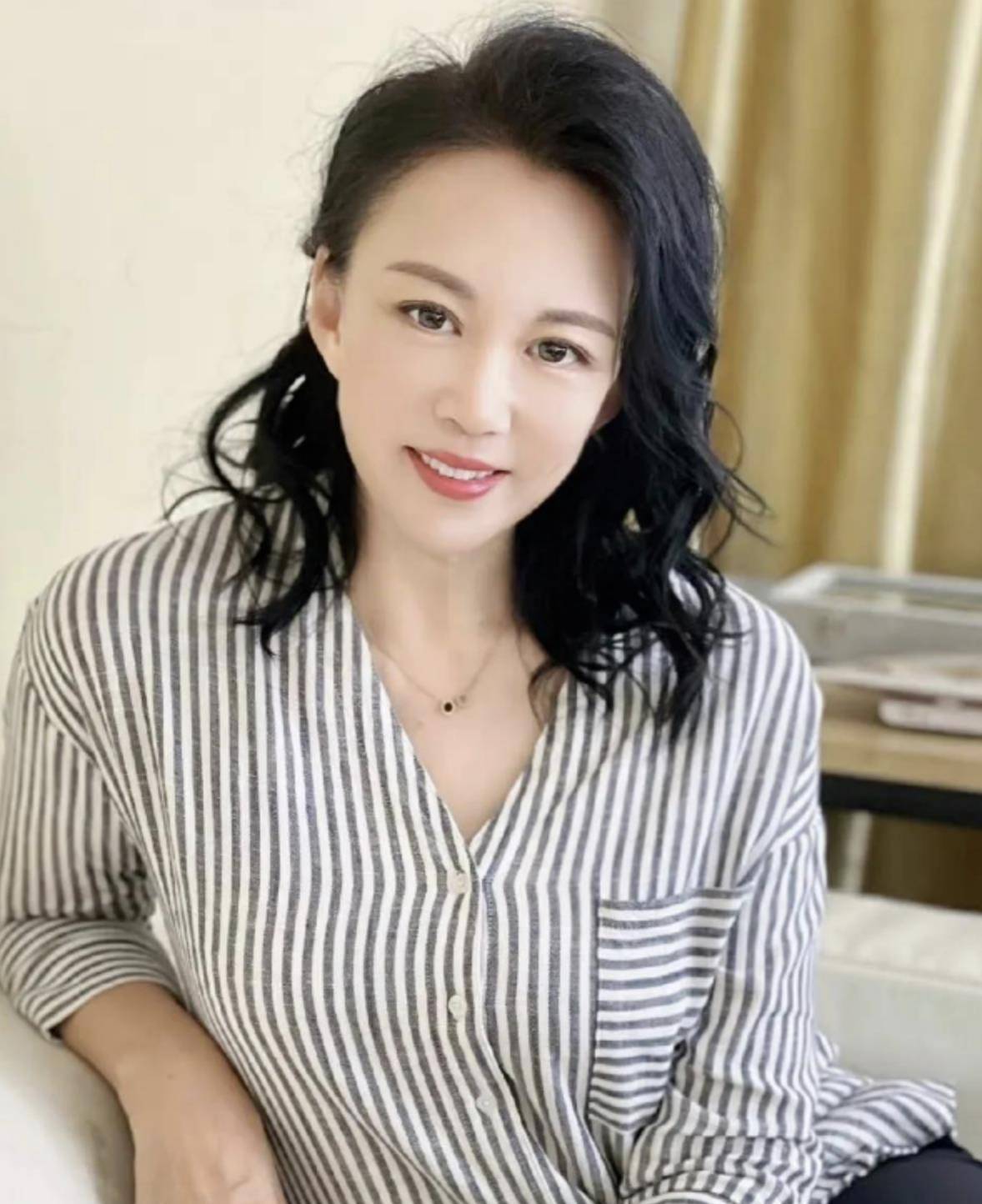 演员马丽:国家一级演员,被丈夫宠爱31年,戏红人不红也幸福_母亲_北京