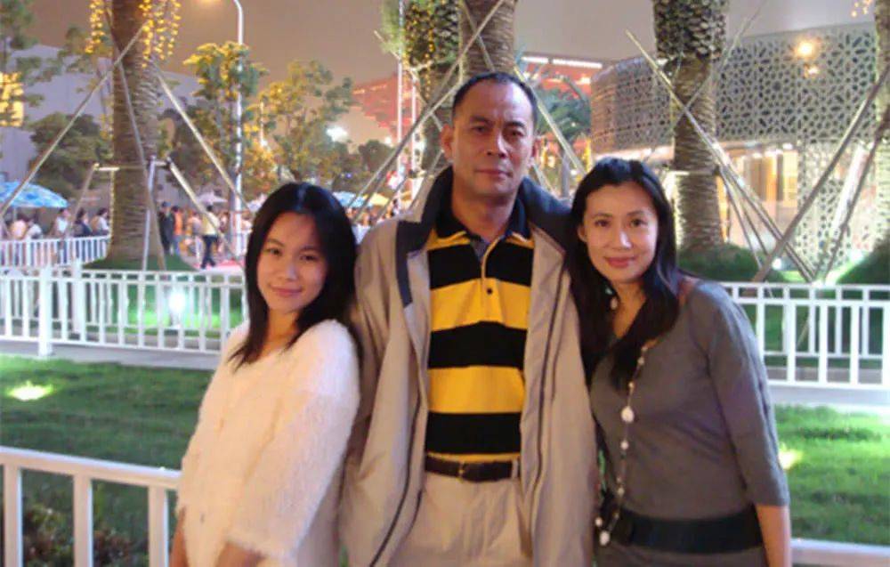 张光北全家长相都一般,她31岁就跟妈妈一样显老,顶星二代光环却被颜值