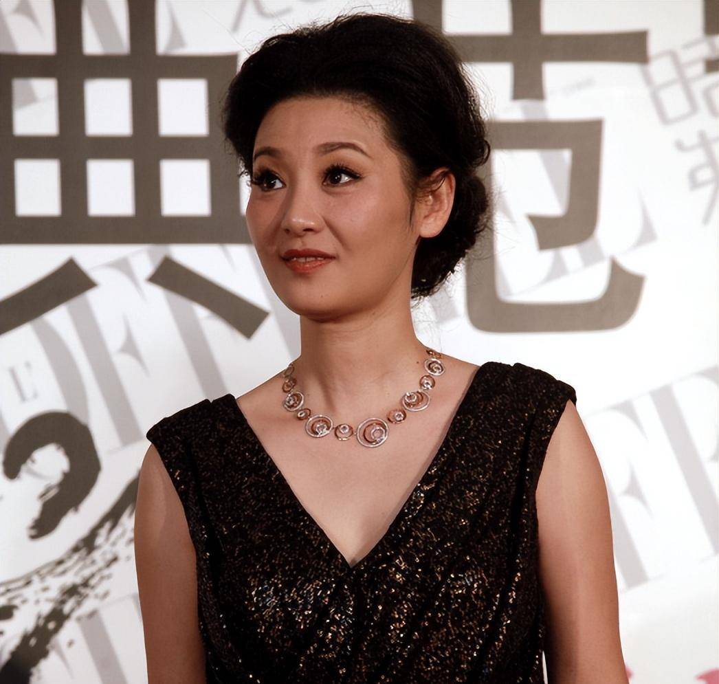 冯小刚的"风流韵事",无数女星主动投怀送抱:冯裤子的爱情故事_张娣