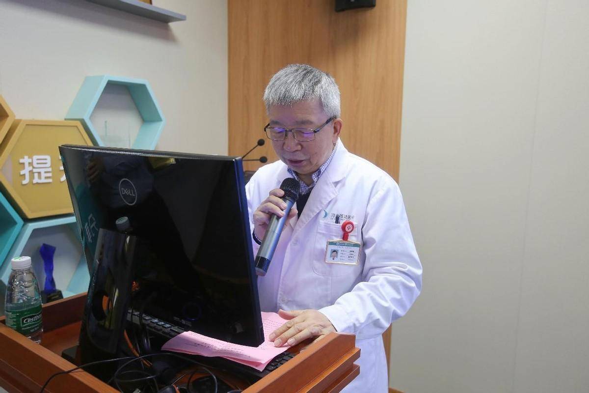 燕达医院医疗院长杨新春在致辞中对到场专家,同仁的到来表示诚挚欢迎