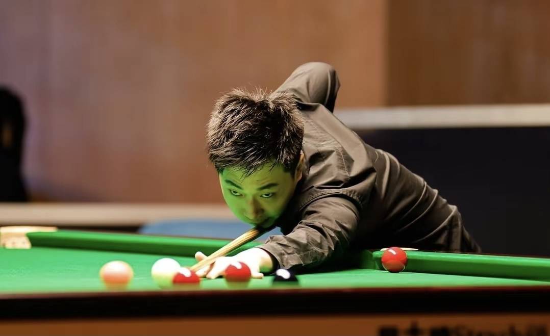 斯诺克英锦赛资格赛:吕昊天,袁思俊,庞俊旭,周跃龙携手晋级第四轮_vs