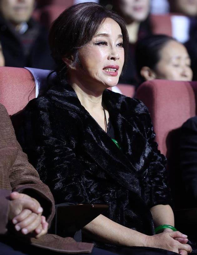 刘晓庆美丽真的好,现场无美颜照曝光,网友:看不出来65岁_保养_年纪