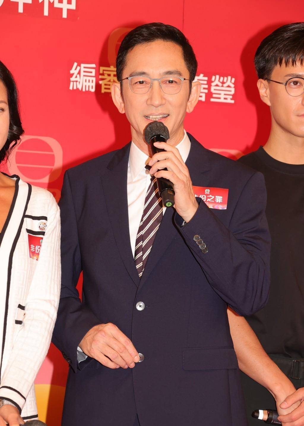 薇姐在剧中担任护士,照顾智商只有8岁的徐蓉.