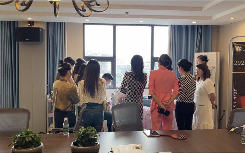 湖北汇美丨美容院晨会该怎么开_团队_工作_服务