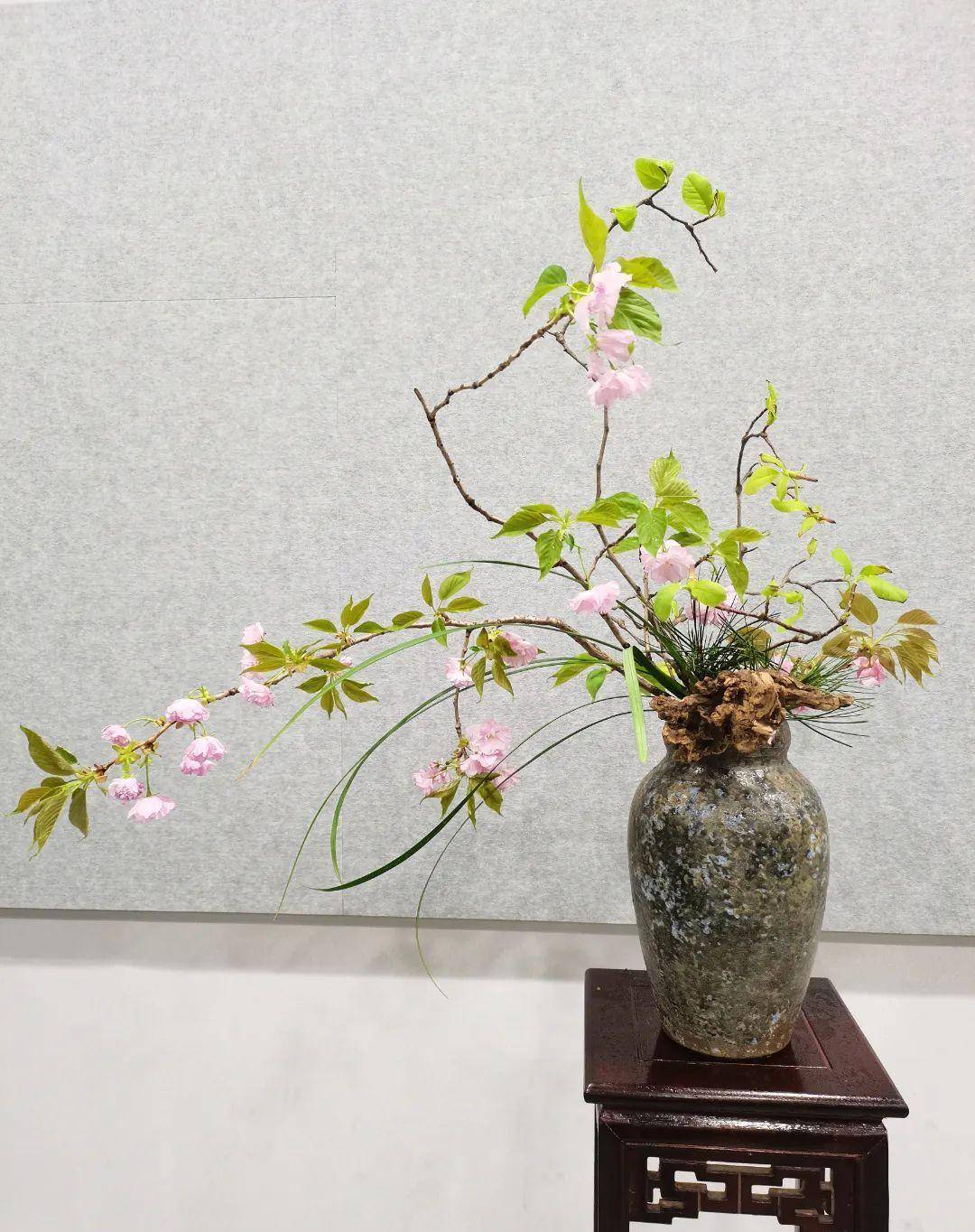 这个中学插花社与大师一起展出作品,诗词充满灵性_陶然_孩子_都会