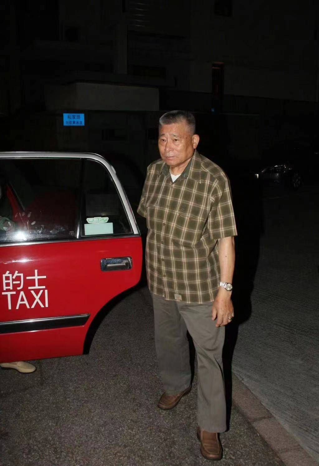 刘德华父亲去世,曾患癌,网友爆料父子最后同框是2年前_父母_刘礼_香港