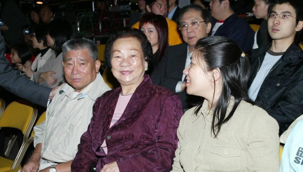 刘德华父亲去世,20年前患膀胱癌,年轻时候开的士养家_家人_消息_低调