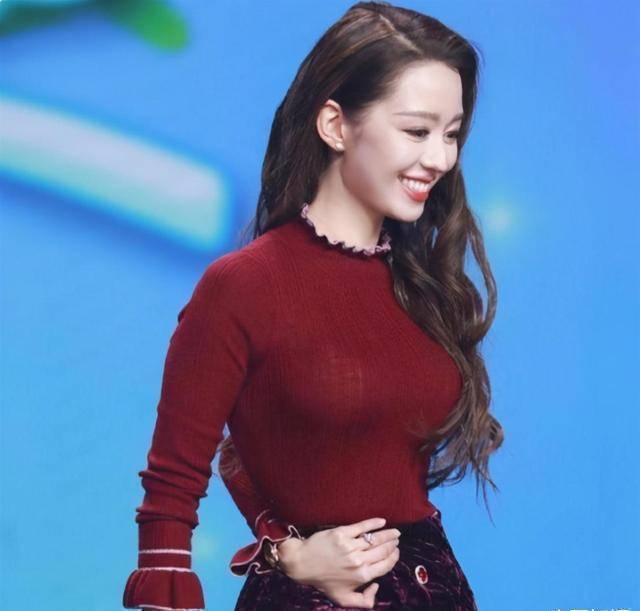 吉娜孕期坚持工作,与郎朗最新合体甜蜜曝光,身材纤细孕肚不明显_孕妇