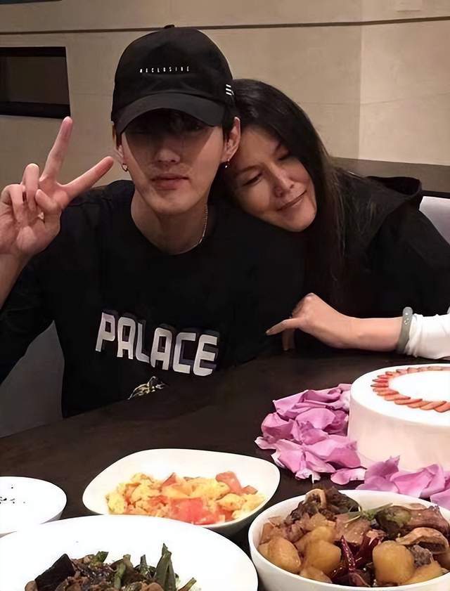 吴亦凡母亲首发声!