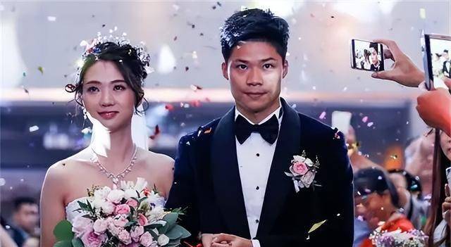 飞人苏炳添近况:为妻子庆生拍2人合体照,32岁娇妻靓丽如大学生_亚洲