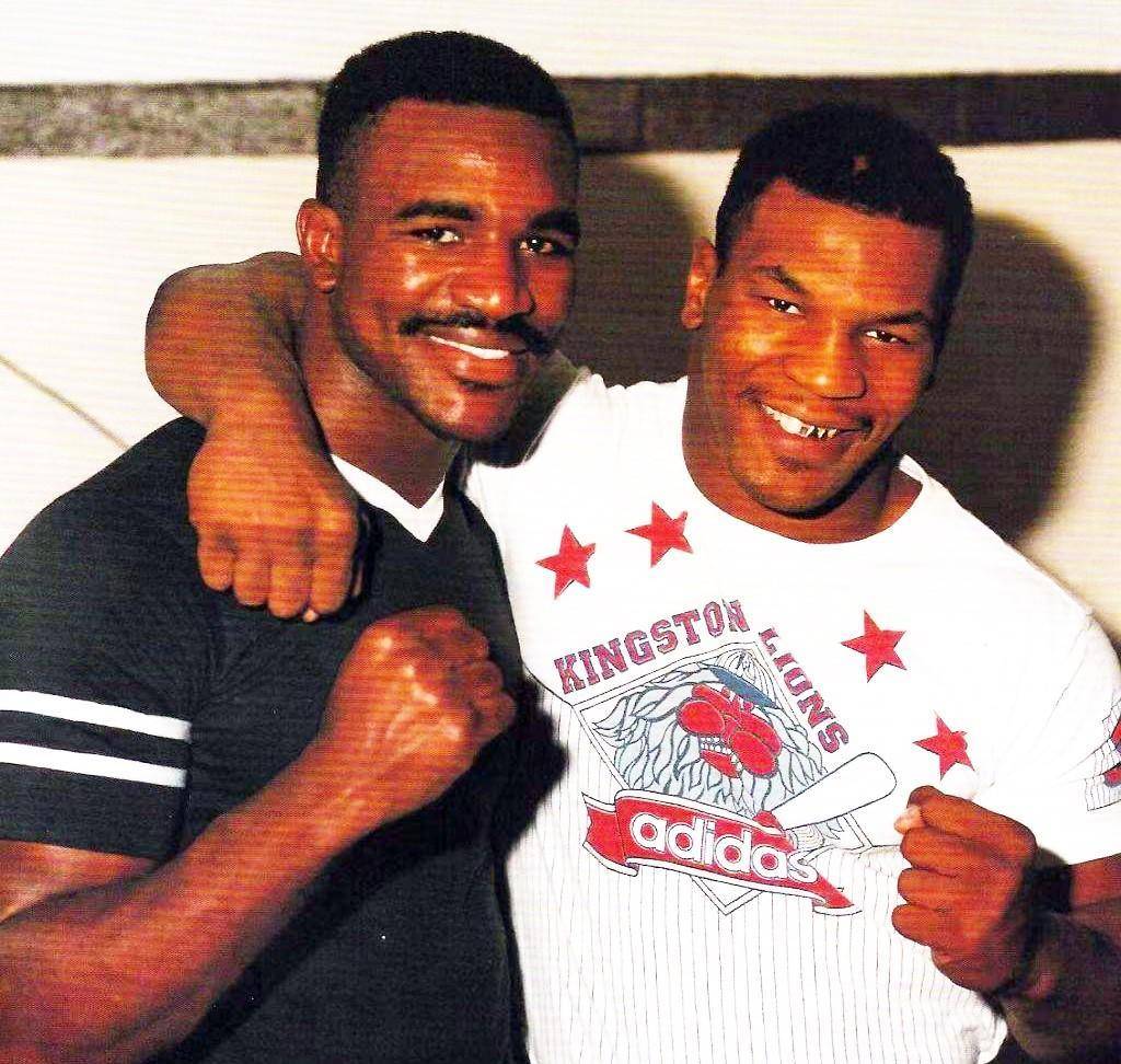 霍利菲尔德披露:泰森业余时期击倒了所有人,经常打晕陪练_老霍_进攻